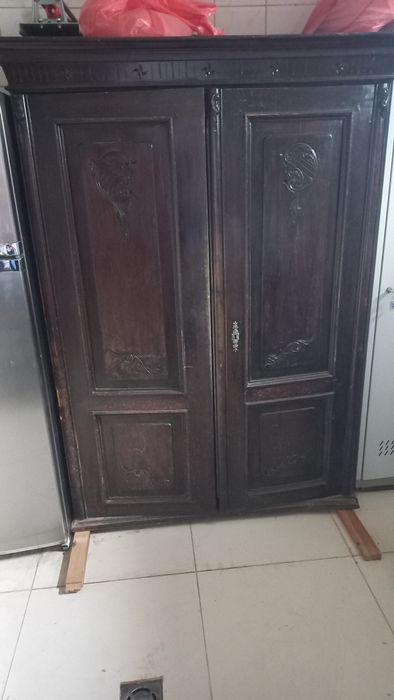 Stara zabytkowa szafa