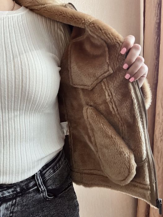 Жіноча  куртка з хутряним коміром