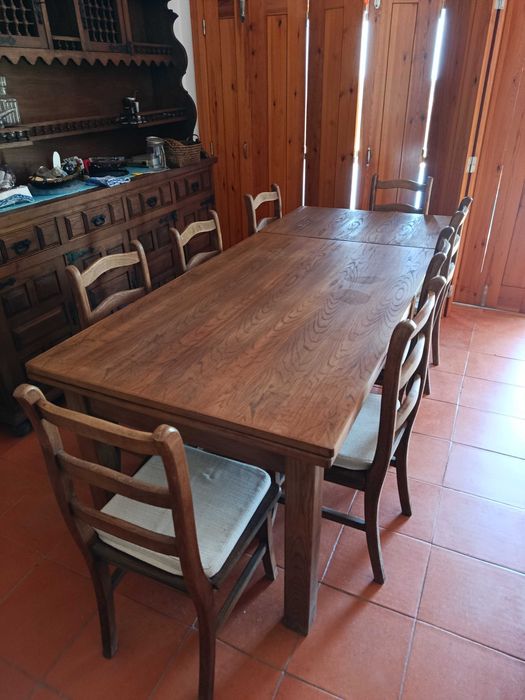 Mesa de jantar madeira macica castanho extensivel 15 cadeiras qualidade - DESOCUPAR