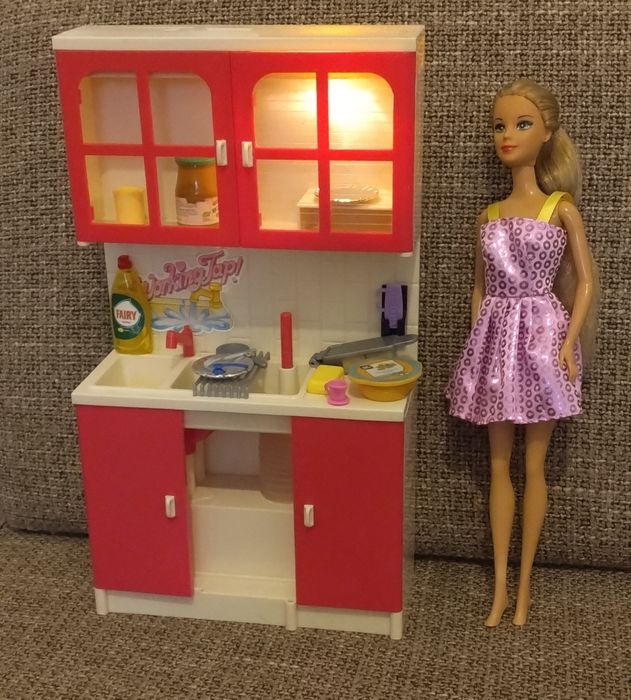 Cozinha, acessórios e boneca