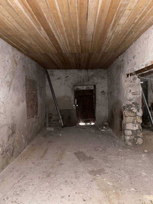 Продаж приміщення неподалік міста