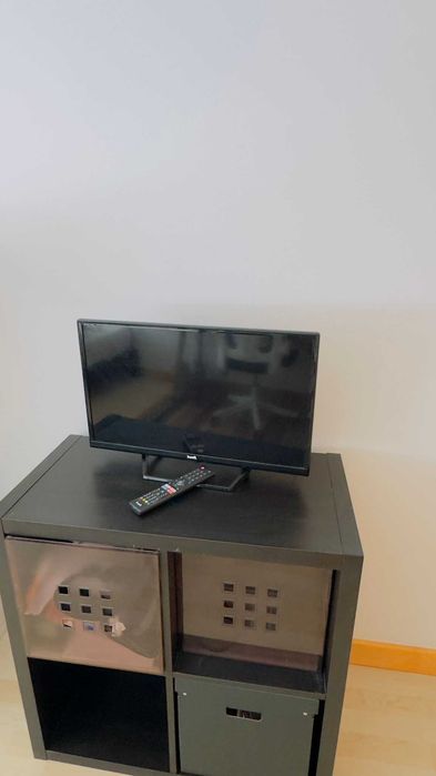 Vendo Smart TV KUNFT de 24 polegadas (61 cm), modelo K8414H24H