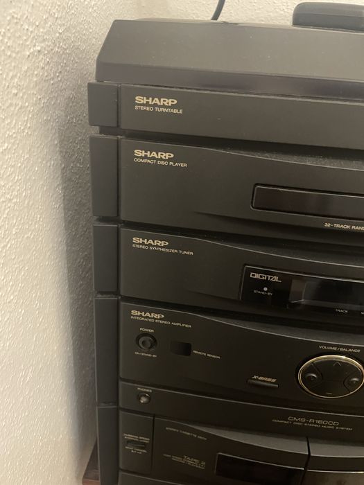 Aparelhagem Sharp com colunas