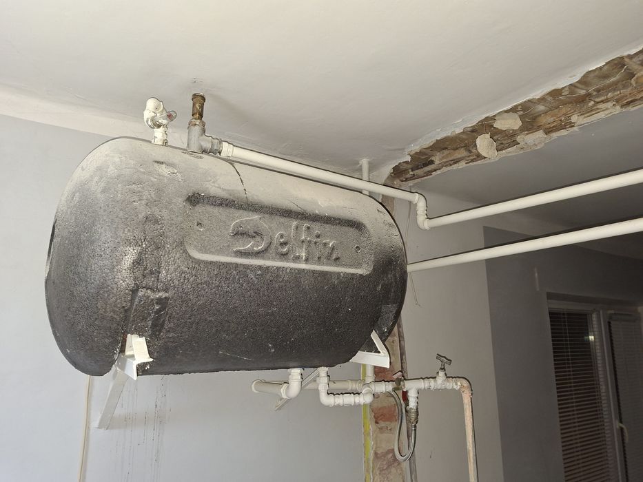 Kominek z plaszczem , bojler,  grzejniki