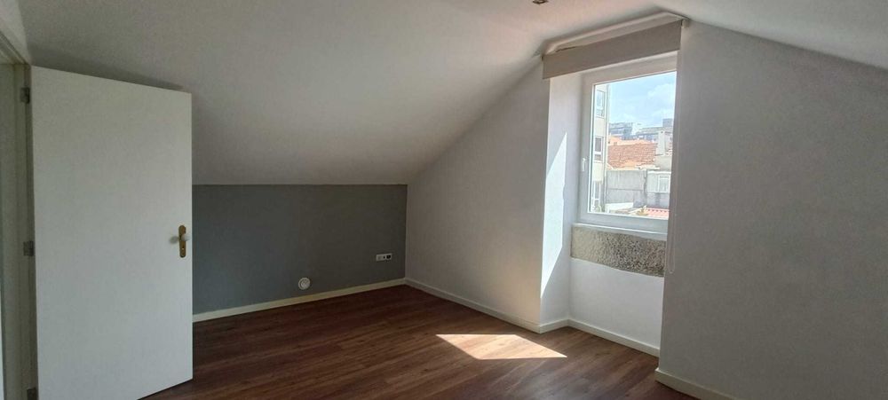AMPLO T4 DUPLEX para arrendar no centro de ESPINHO
