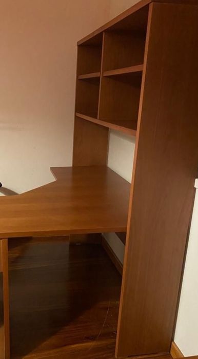 Secretária de canto com estante