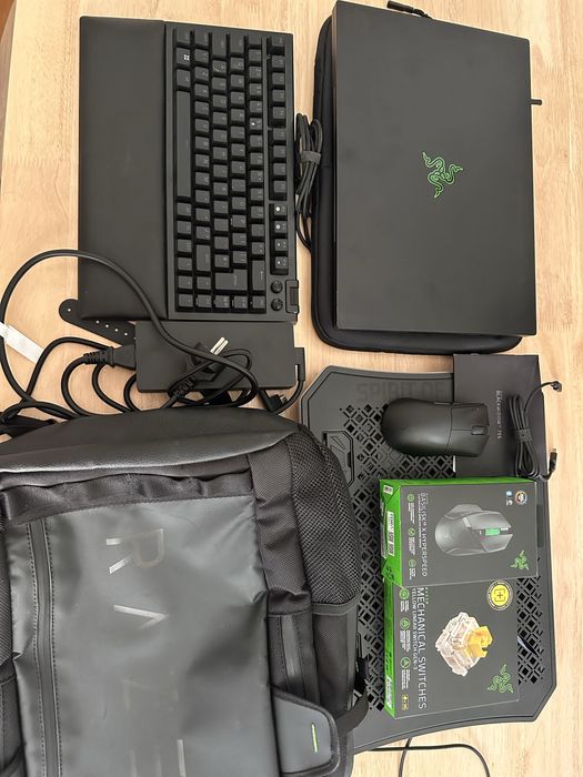 Razer Blade 16 + Keyboard + 2 Mouses + Cooling Platform + Backpack - PACK