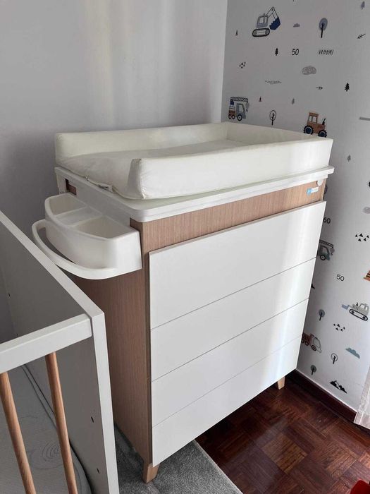 Conjunto Completo ZY Baby – Cama 3 em 1 + Colchão + Cómoda com Banheira