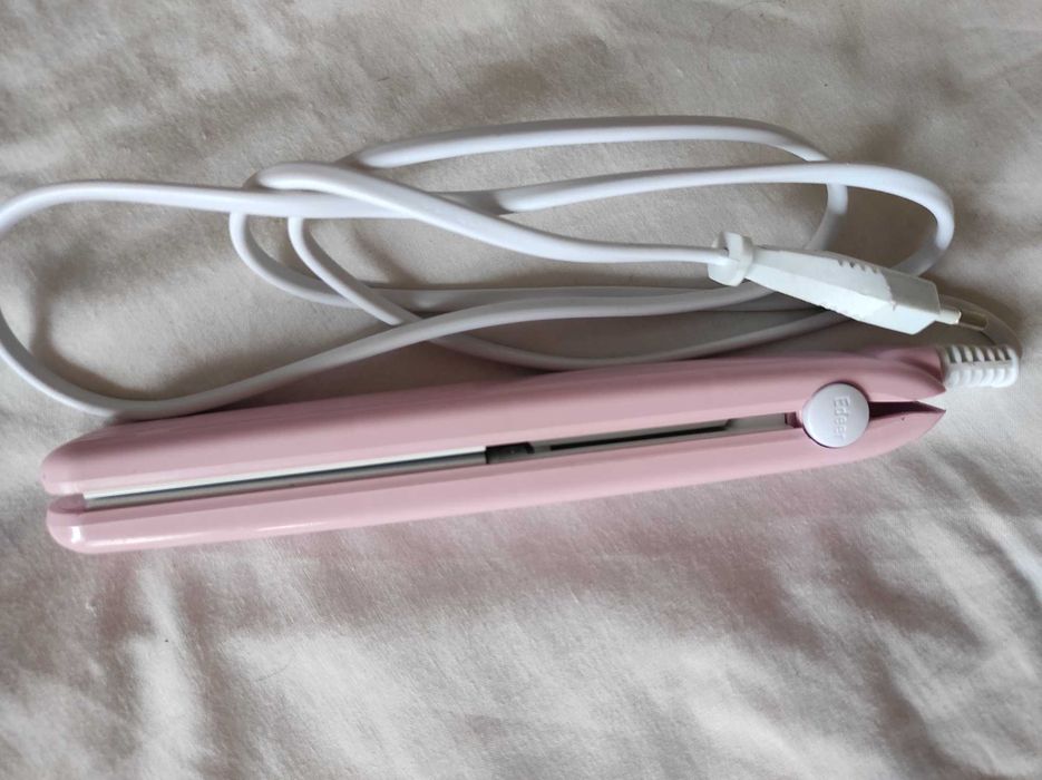 Вирівнювач-прасочка для волосся.