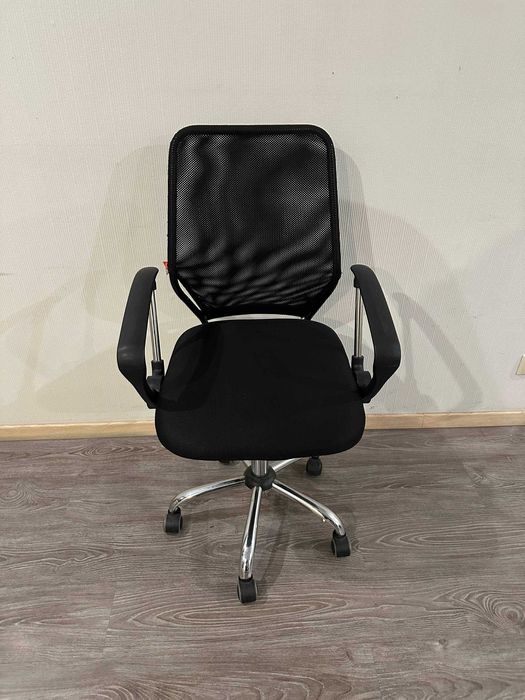 Крісло офісне АКЛАС Тета CH PR в гарному стані. Маю 2шт. м. Шулявська