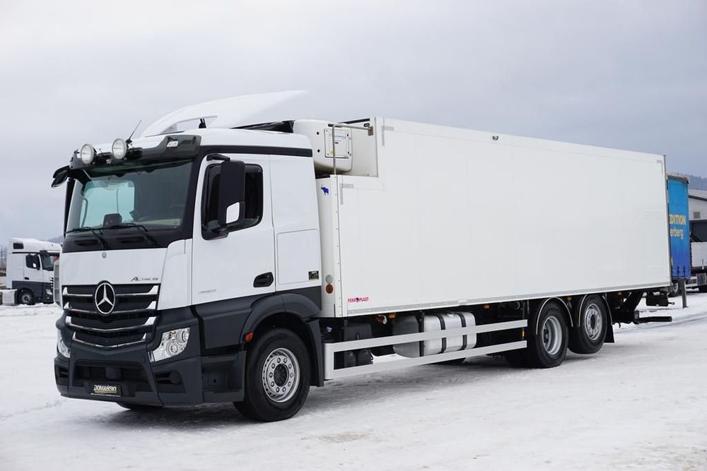 Mercedes-Benz / ACTROS / 2553 / EURO 6 / CHŁODNIA + WINDA / 23 PALETY / OŚ SKRĘTNA