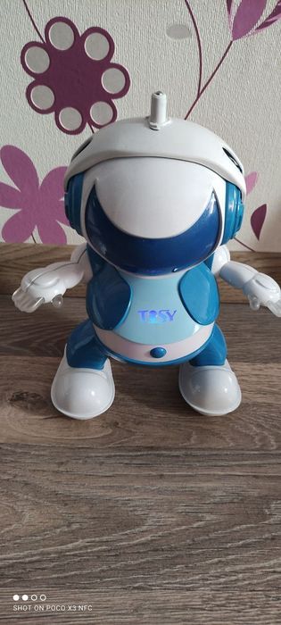 Детская игрушка робот