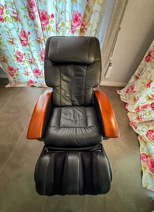 Cadeira de massagem HT136 Robotic Massage® da Interactive Health®.