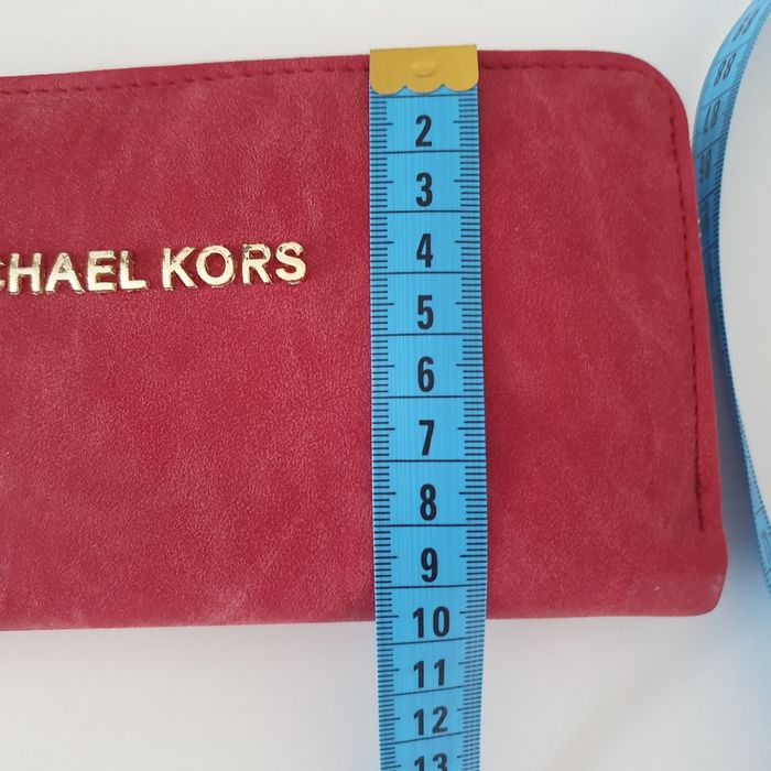 Duży czerwony portfel