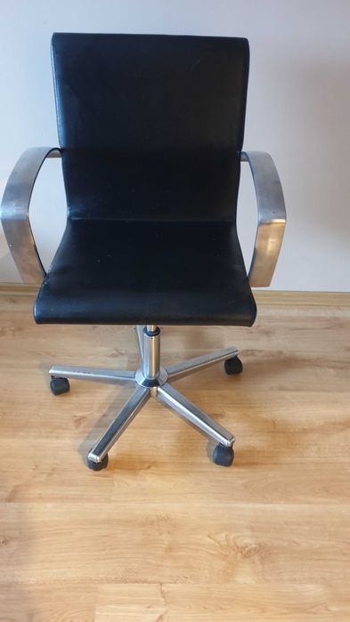 Fotel fryzjerski lub do biurka