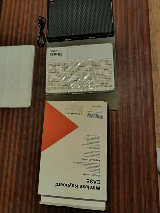 Sprzedam etui do tabletu z klawiaturą
