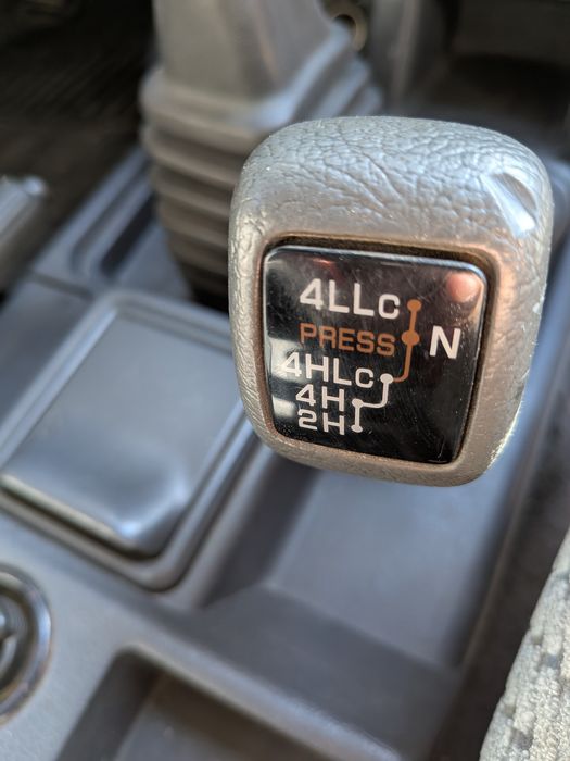Mitsubishi Pajero 2.5 V24