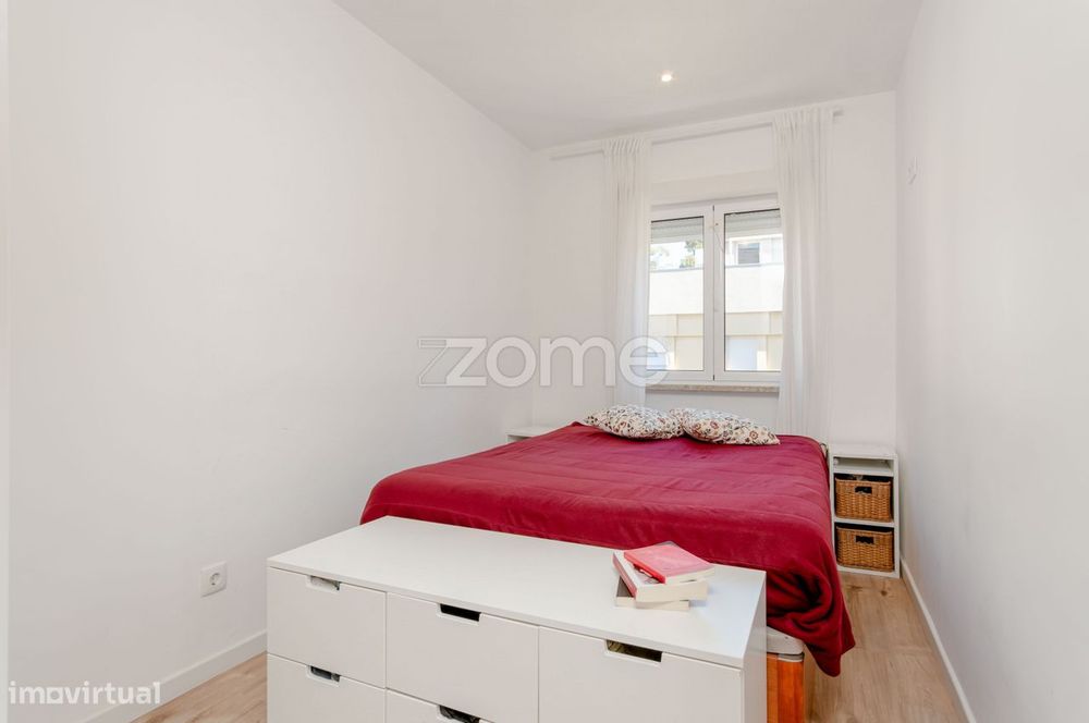 Apartamento T2 Totalmente Remodelado Junto Hospital da Cruz Vermelha