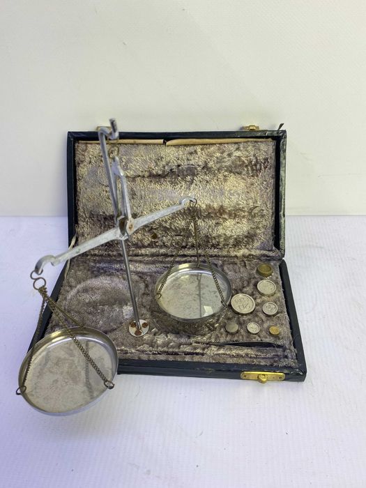 Stara waga jubilerska