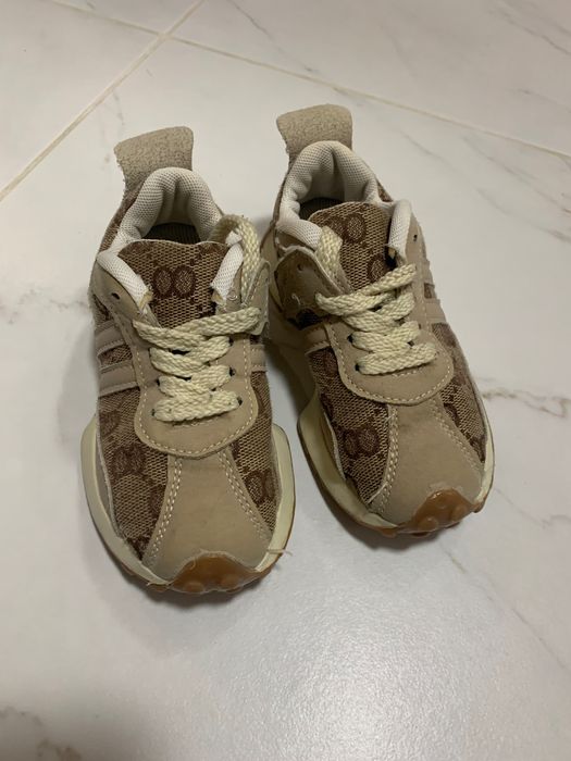 Дитяче взуття кросівки