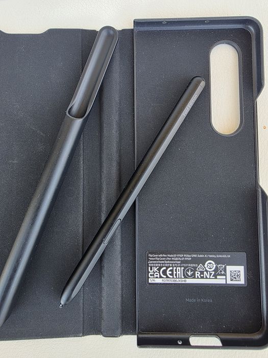 Oryginalne etui z rysikiem do Galaxy Z Fold 3