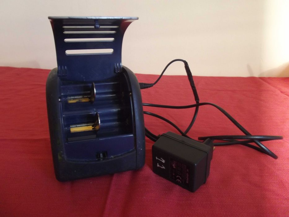 Зарядний пристрій універсальний-VARTA