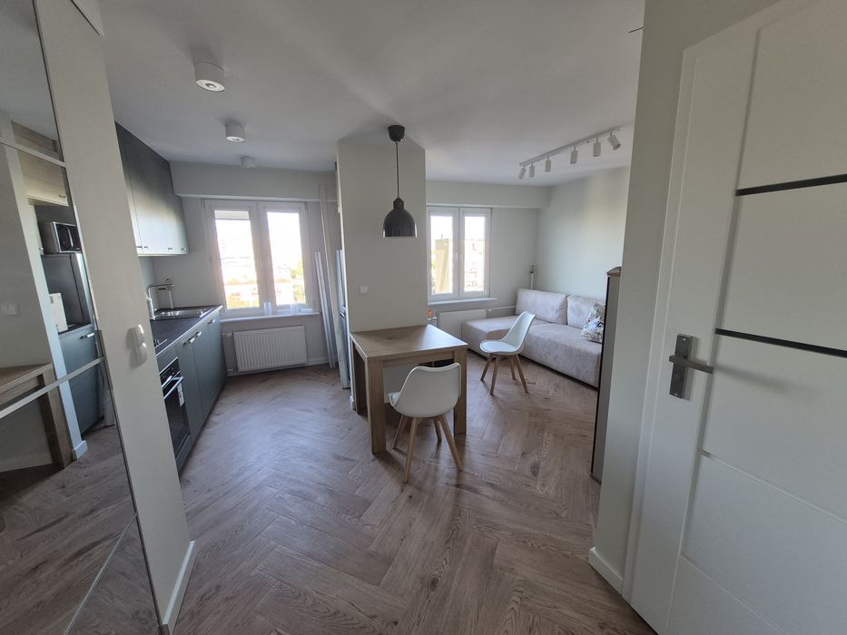 Nowoczesna kawalerka 26,4 m² po remoncie + komórka 10 m² | Blisko PKP, sklepów i przychodni