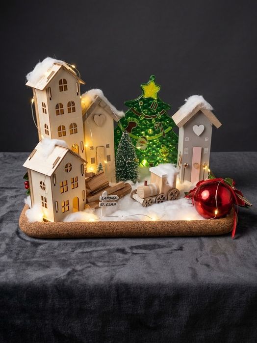 Aldeia Natal com luzes em madeira com base de cortiça