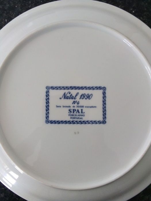 Pratos em porcelana de colecção