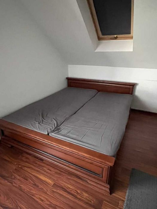 Łóżko małżeńskie ciemne drewno