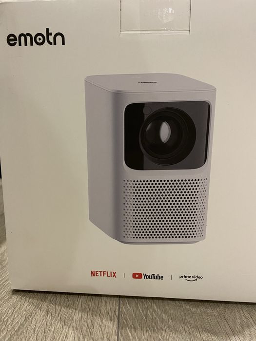 В ІДЕАЛЬНОМУ СТАНІ потужний проектор Emoth wi-fi, Netflix, Google