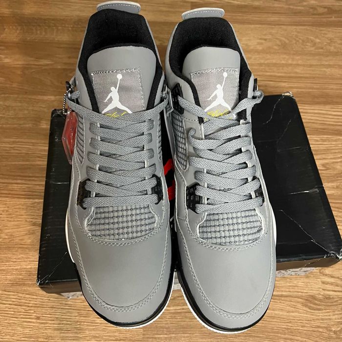 Sapatilhas Jordan 4 Tam. 45