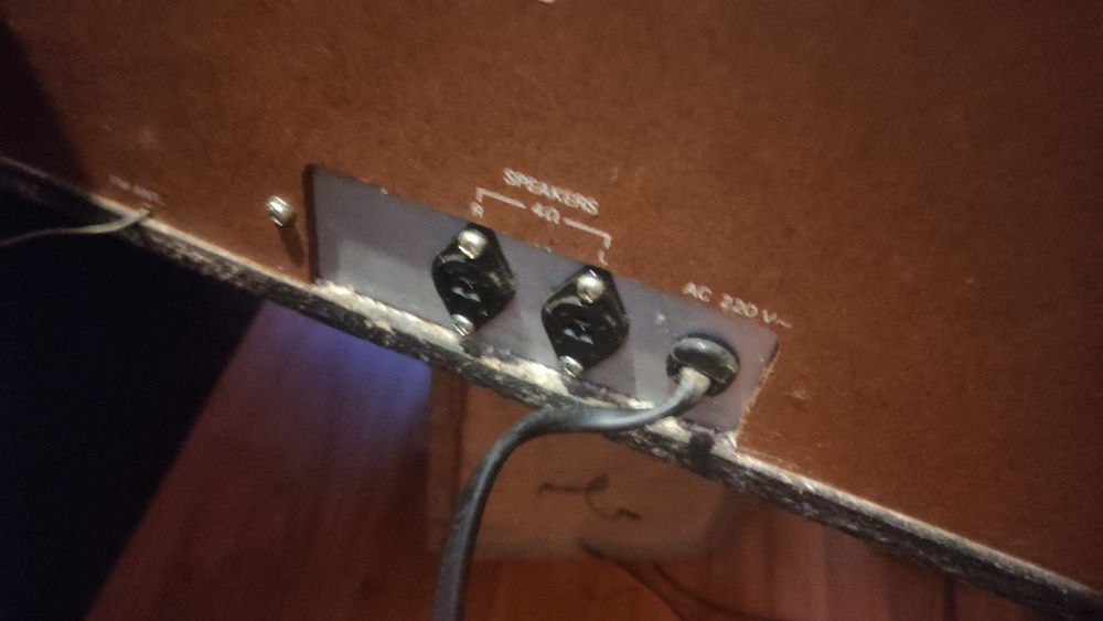 Vira discos com leitor de cassetes e rádio