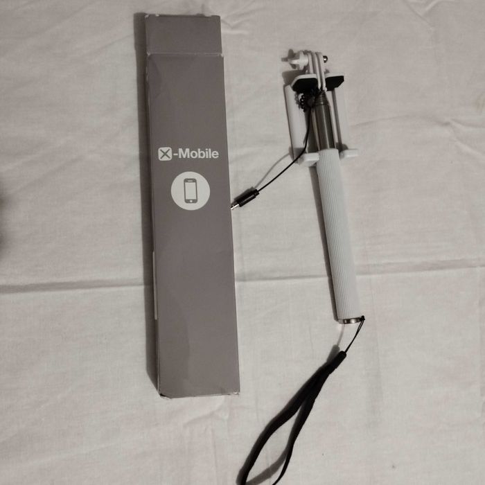 Монопод для селфі зі шнуром для смартфона