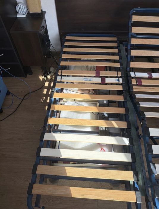 Cama articulada com 2 estrados articulados