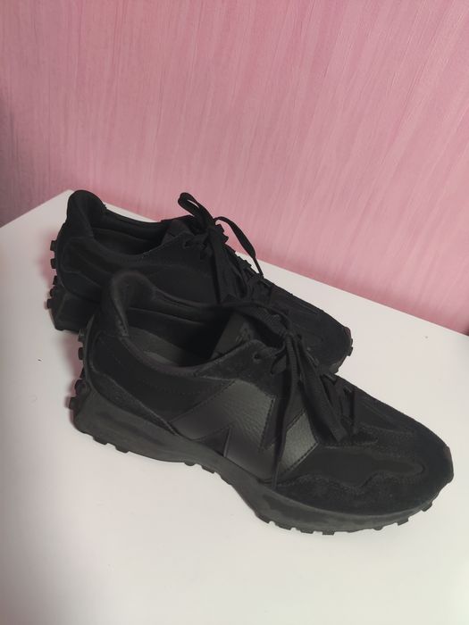 Кросовки NB 327 шкіряні в прекрасному стані