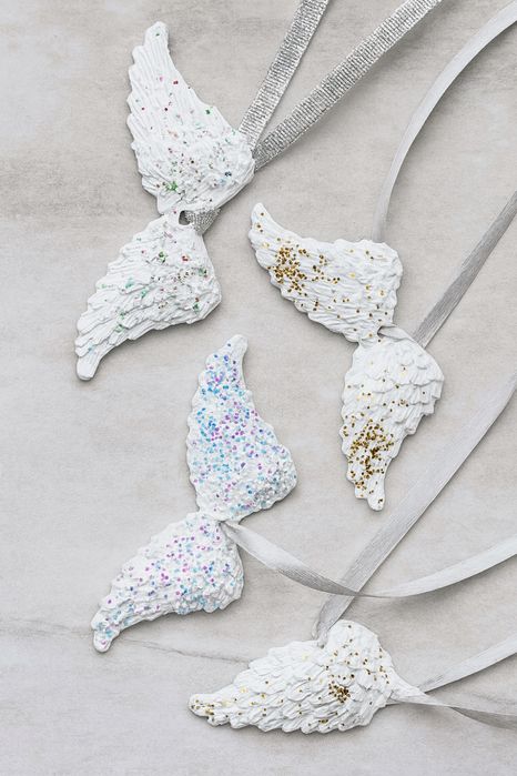 Крильця-підвіски ручної роботи чудово прикрасять вашу ялинку