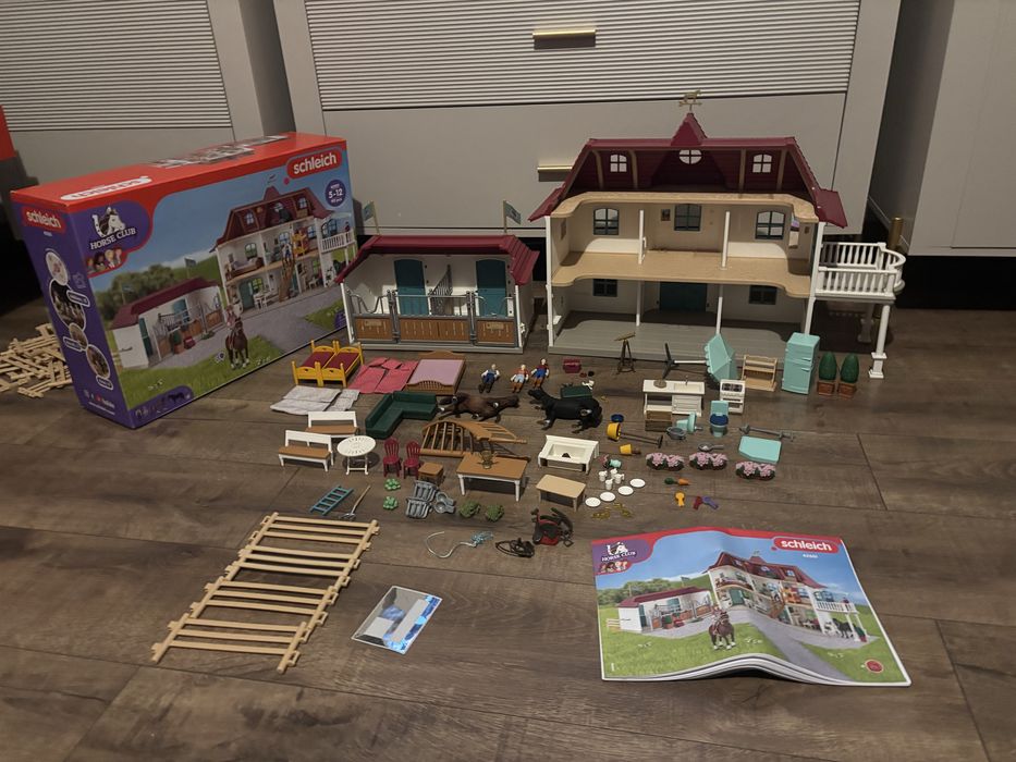 Schleich posiadlosc ze stajnią horse club 42551