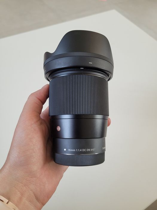 Sigma 16mm f/1.4 DC DN mało używany