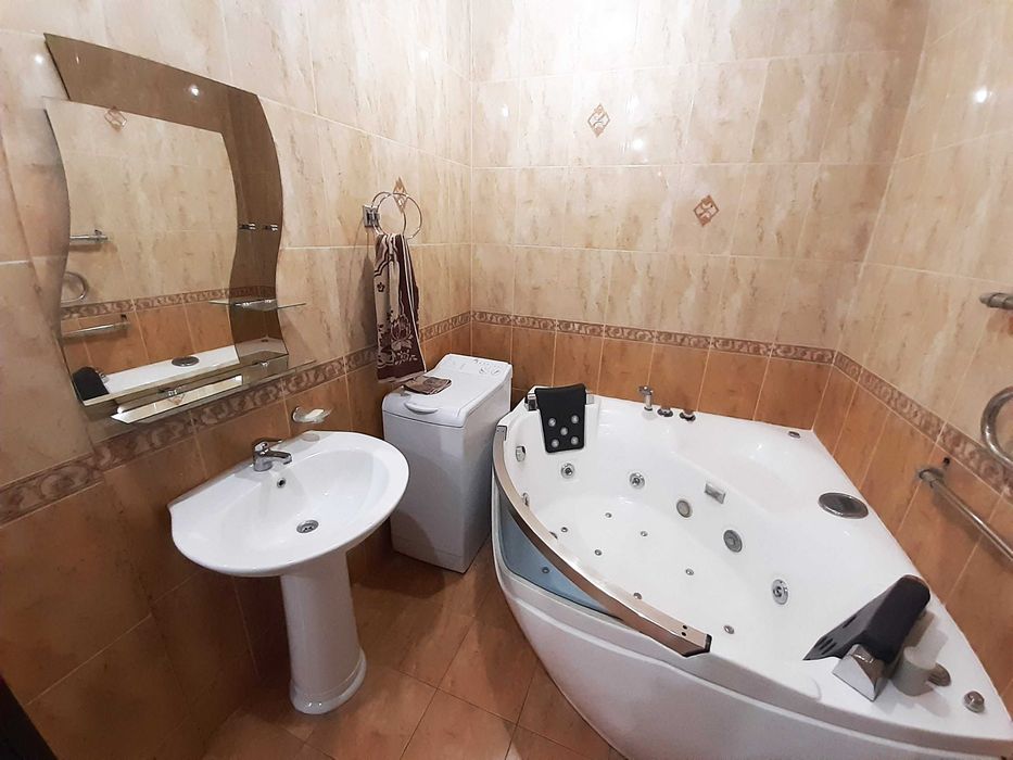Без комісії. Оренда 3к квартири в Центрі, 130м2, вул. Шота Руставелі 34, метро Палац спорту, Площа Українських Героїв.