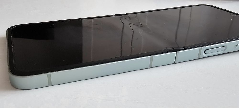 Samsung Galaxy Z Flip 6️⃣ 5️⃣G 1️⃣2️⃣/5️⃣1️⃣2️⃣ GB