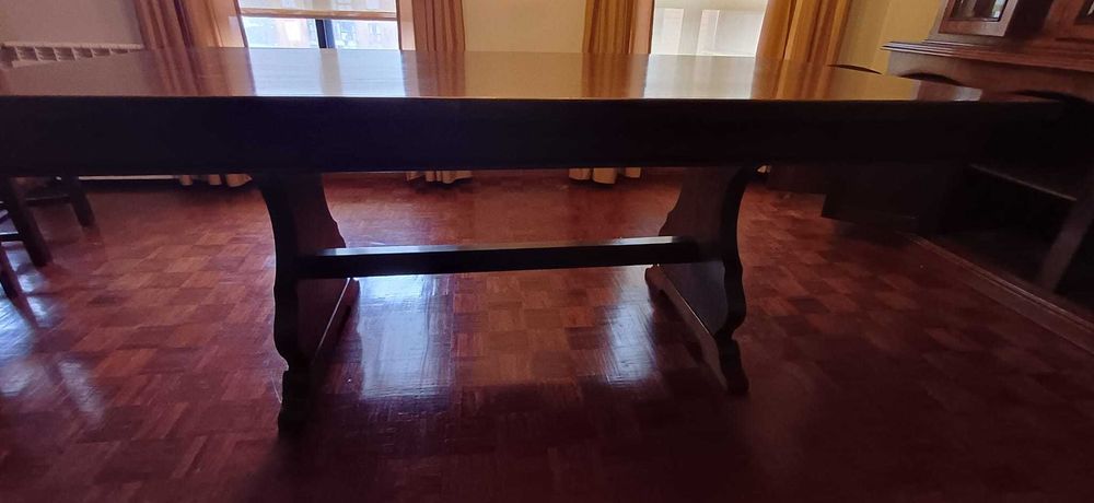 Conjunto de Mesa de Sala com 6 cadeiras Madeira e Pele