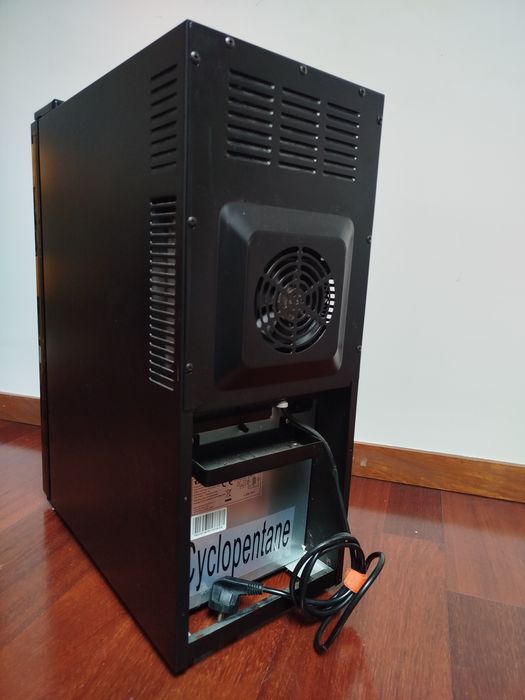 Garrafeira / Cave de vinhos Taurus