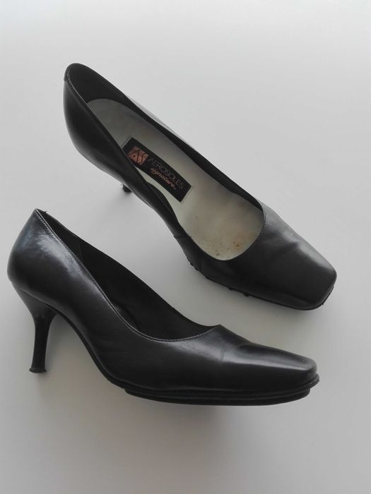 Sapatos salto alto em pele Tam 37 ½