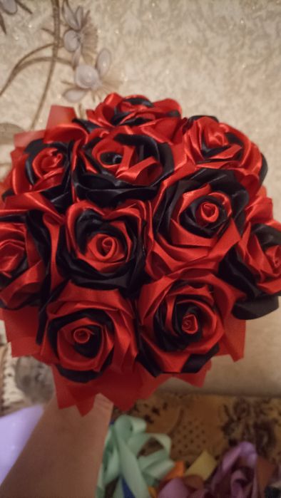 Квіти з атласної стрічки