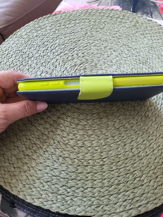 Etui na smartfon w bardzo dobrym stanie