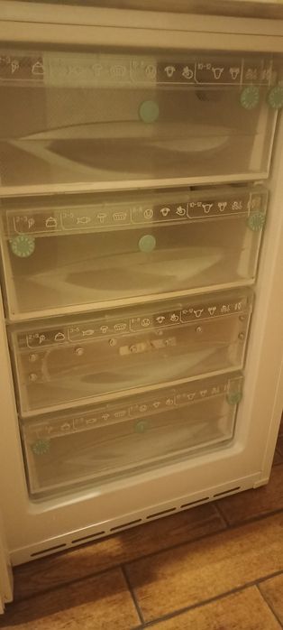 Морозильна камера Miele