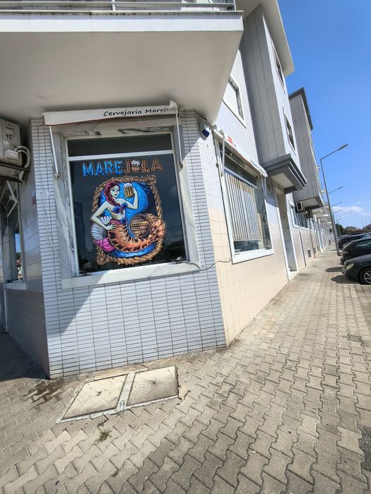 Aluga-se snack bar café