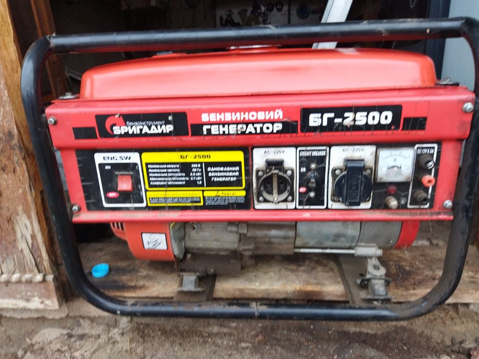 Бензиновий генератор