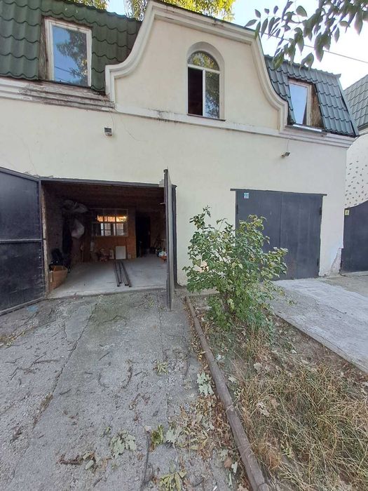 Терміновий продаж! Продам дуплекс 125,1 м2 з гаражем в центрі міста.